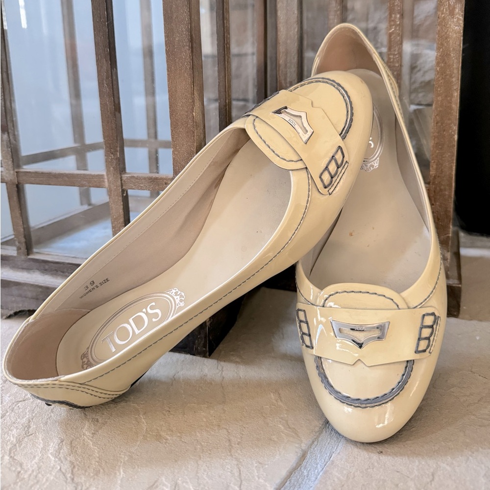 Tod’s Cream Patent Leather Flat SZ EU 39